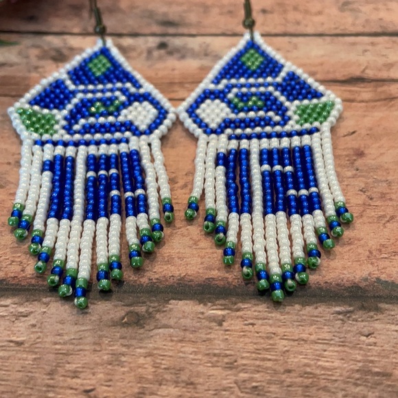 Football team beaded earring - Picture 4 of 6
